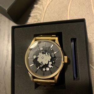 Nixon sentra disney edition